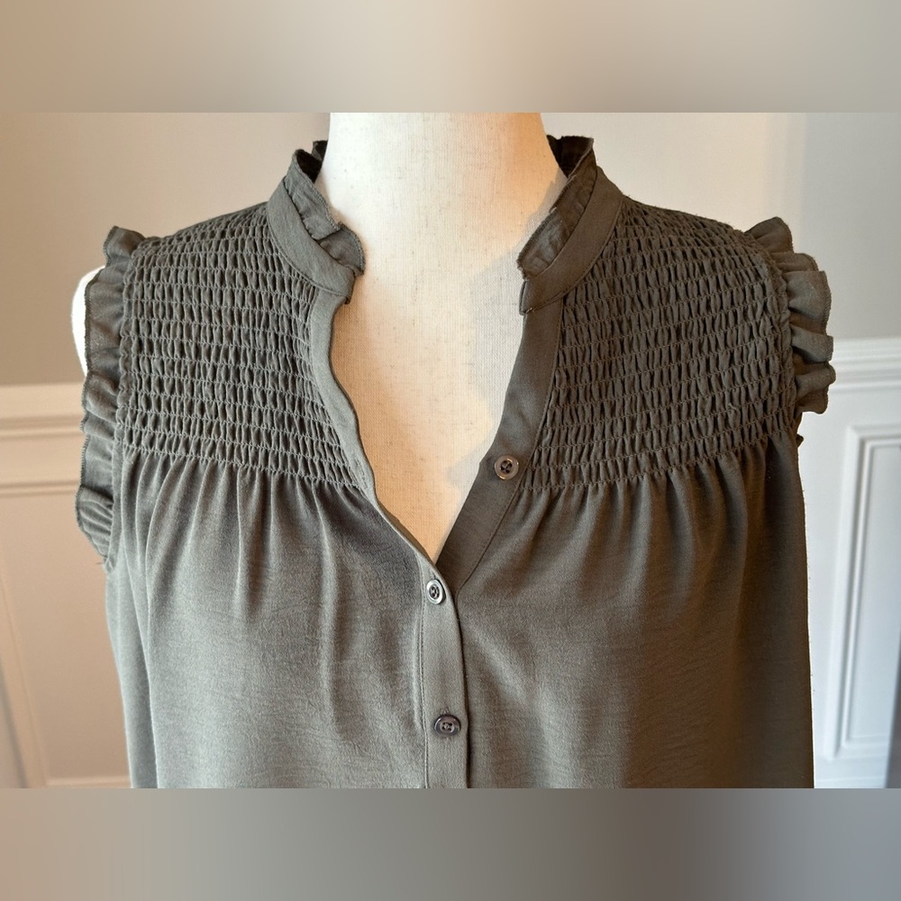 Adrianna Papell Sleeveless Smocked Top Blouse size XS NWT - Picture 2 of 11